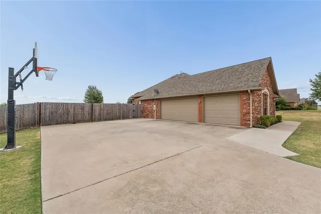 Photo 6 — 900 Grandview Road, Tuttle, OK 73089