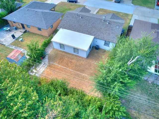 Photo 7 — 2216 SW 60th Streets, Oklahoma City, OK 73159