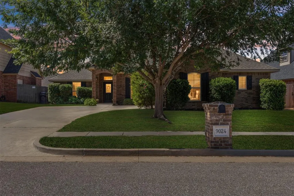 Photo 2 — 9024 NW 84th Terrace, Yukon, OK 73099