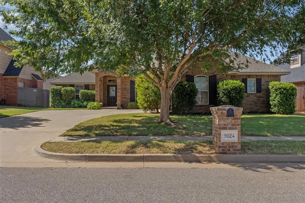 Front exterior — 9024 NW 84th Terrace, Yukon, OK 73099