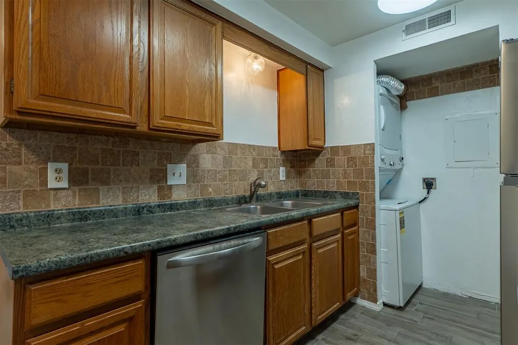 Photo 9 — 11130 Stratford Drive 418, Oklahoma City, OK 73120