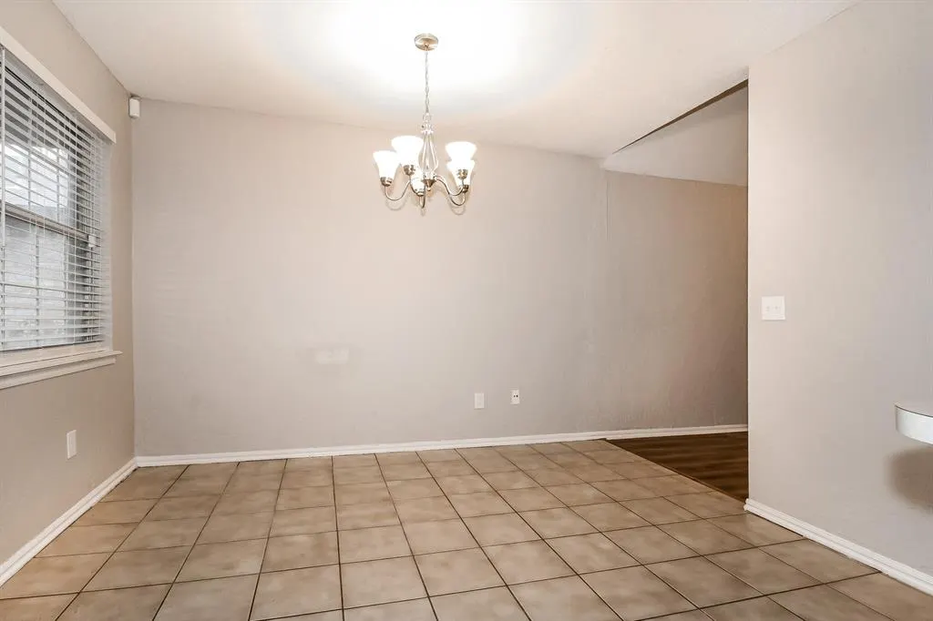 Photo 4 — 2607 Lonnie Lane, Moore, OK 73170