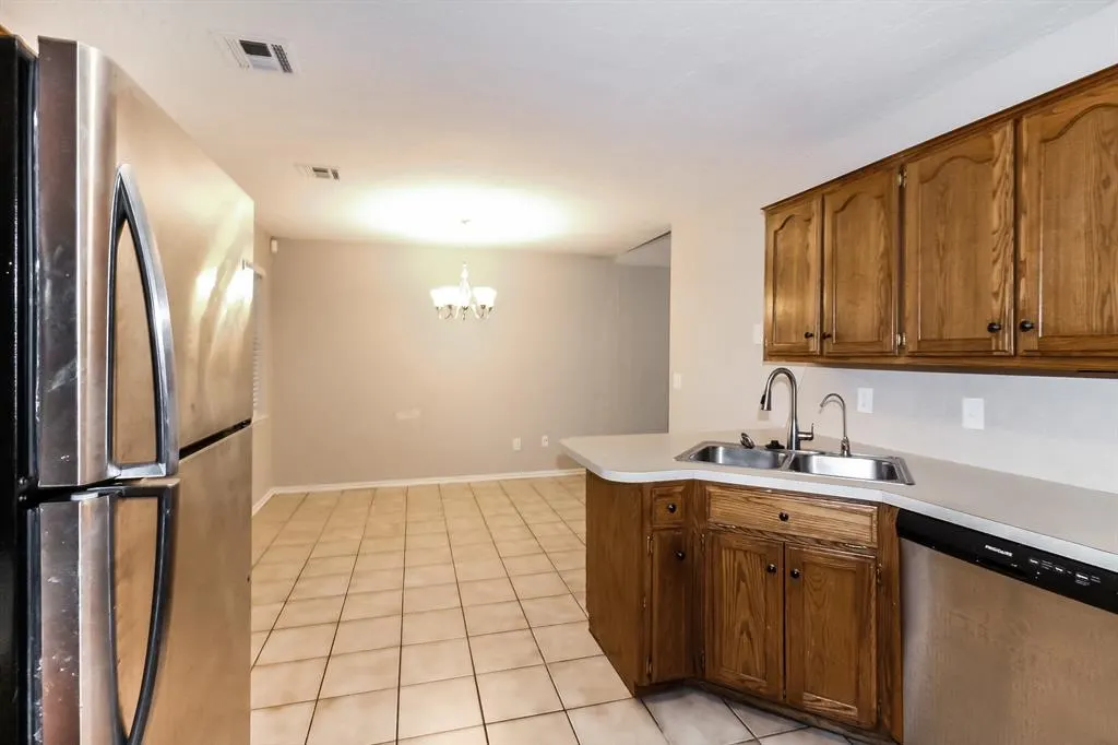 Photo 5 — 2607 Lonnie Lane, Moore, OK 73170