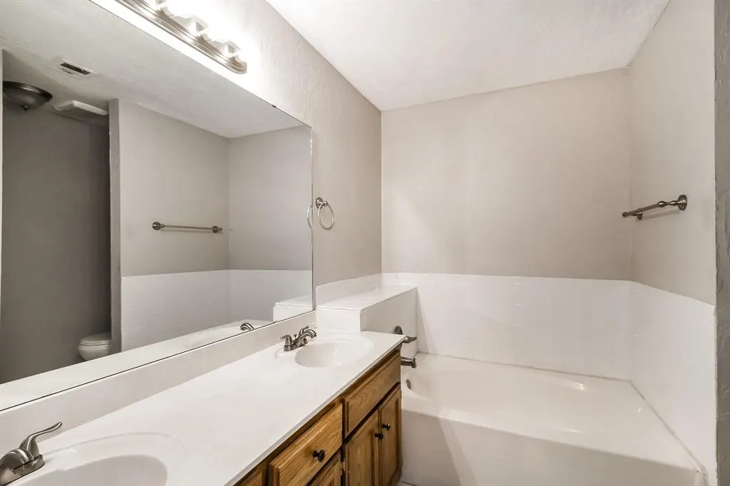 Photo 9 — 2607 Lonnie Lane, Moore, OK 73170