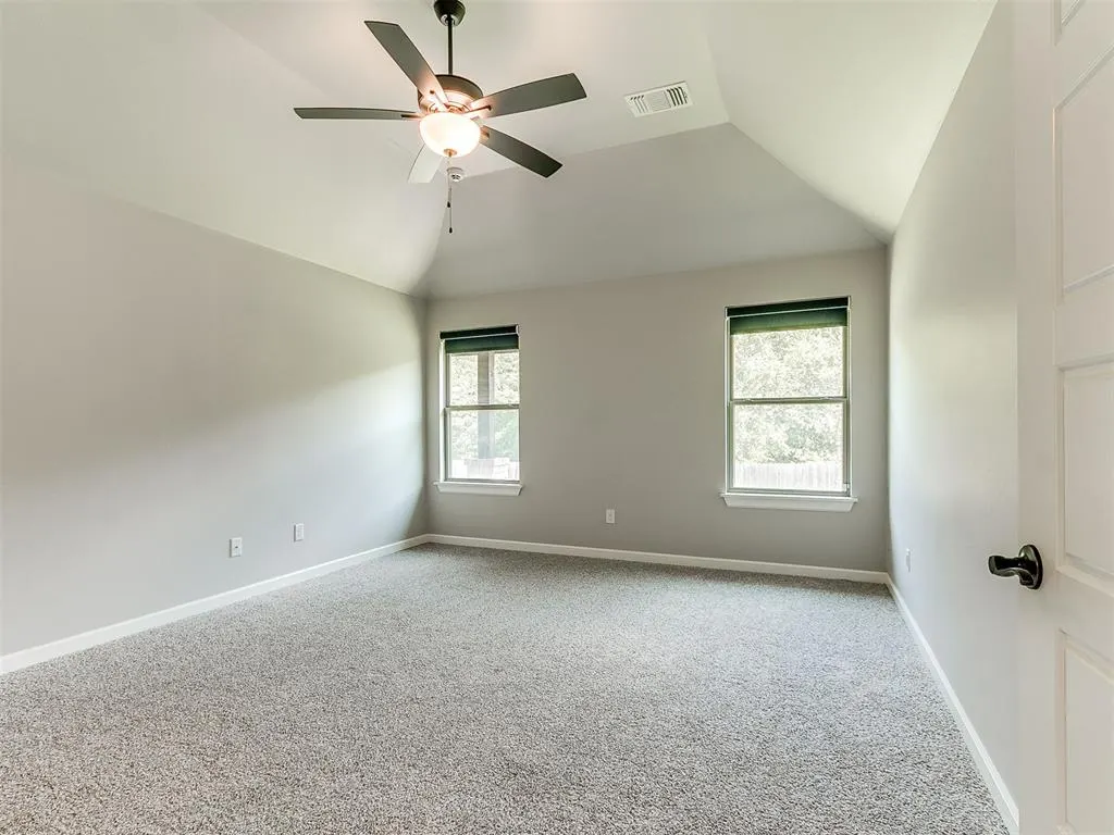 Photo 13 — 14004 Kamber Drive, Yukon, OK 73099
