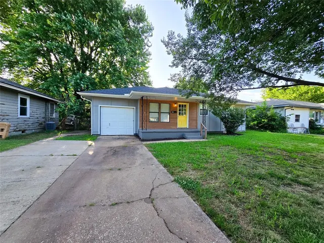 Front exterior — 1413 N Sherry Lane, Shawnee, OK 74801