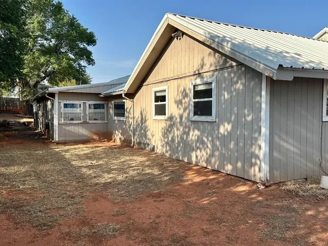 Photo 2 — 201 S Ninth Street, Cheyenne, OK 73628