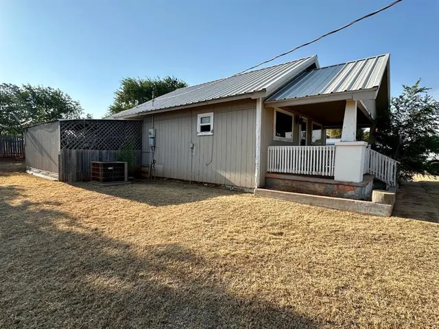 Photo 3 — 201 S Ninth Street, Cheyenne, OK 73628