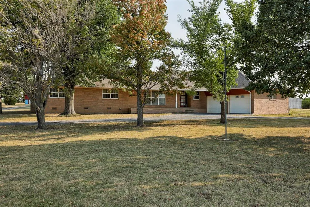 Photo 2 — 332852 E 1060 Road, McLoud, OK 74851
