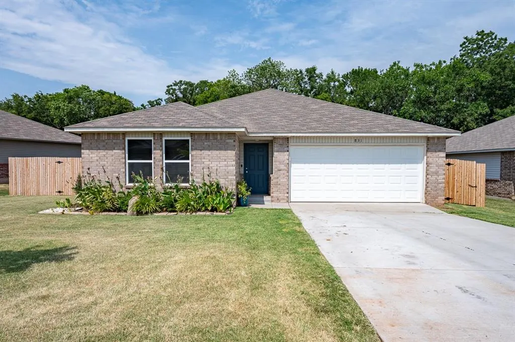 Front exterior — 831 Twin Lakes Drive, Noble, OK 73068