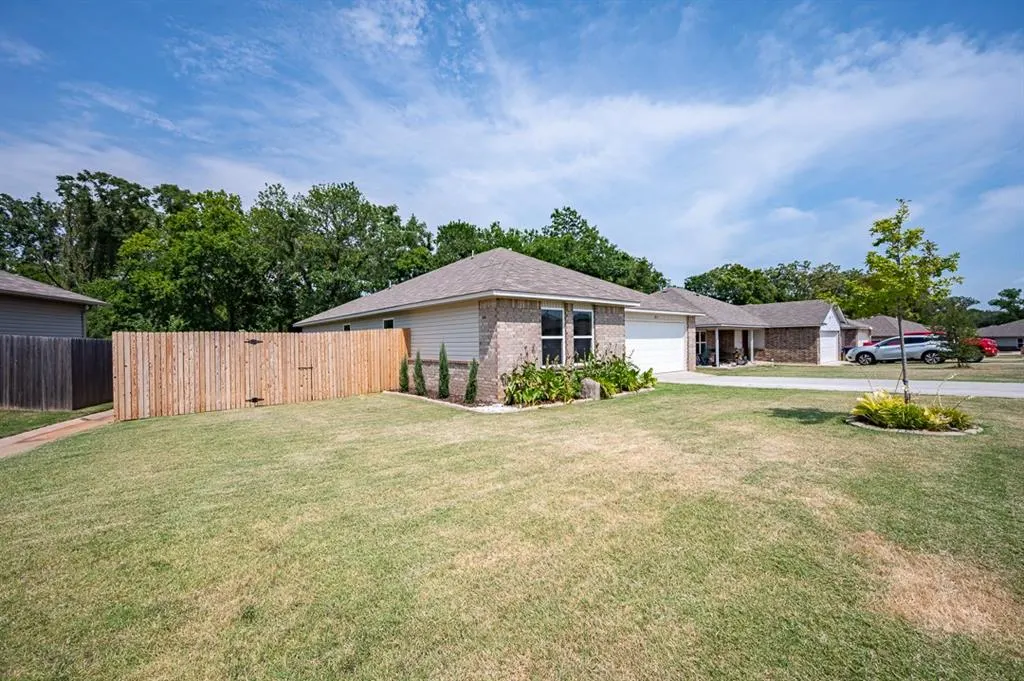 Photo 2 — 831 Twin Lakes Drive, Noble, OK 73068