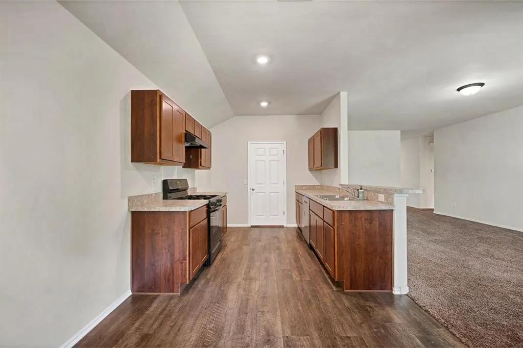 Photo 7 — 831 Twin Lakes Drive, Noble, OK 73068