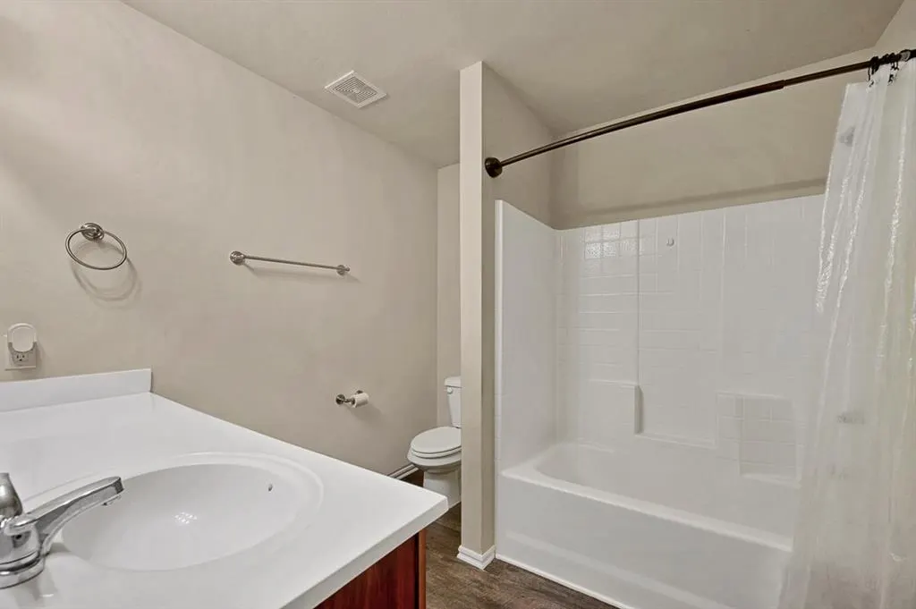 Photo 15 — 831 Twin Lakes Drive, Noble, OK 73068