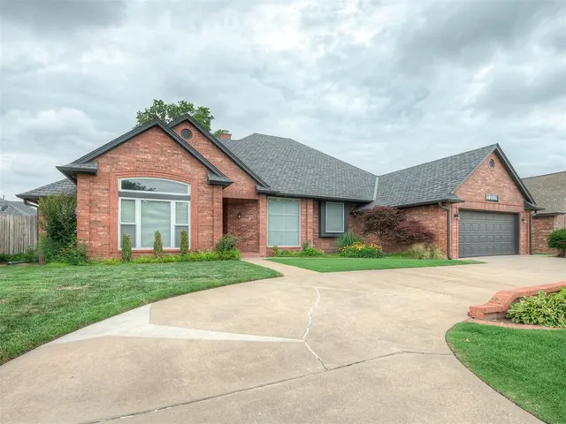 Photo 6 — 12233 Rivendell Drive, Oklahoma City, OK 73170