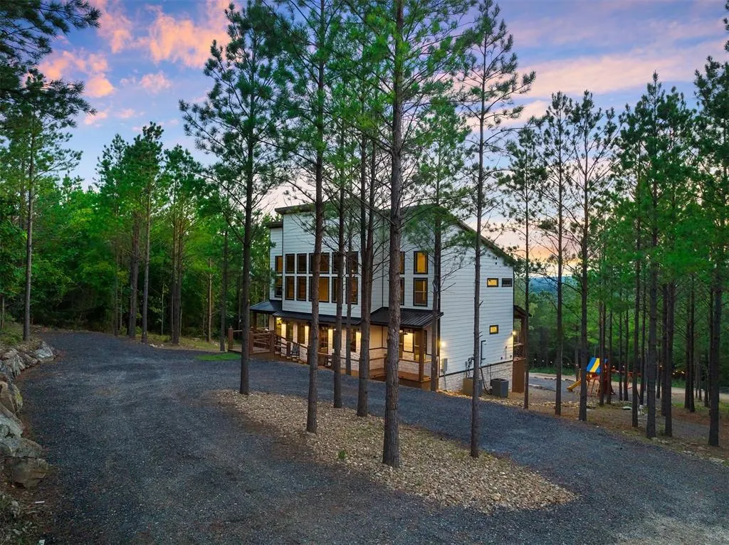 Photo 2 — 116 Sugar Plum Lane, Broken Bow, OK 74728