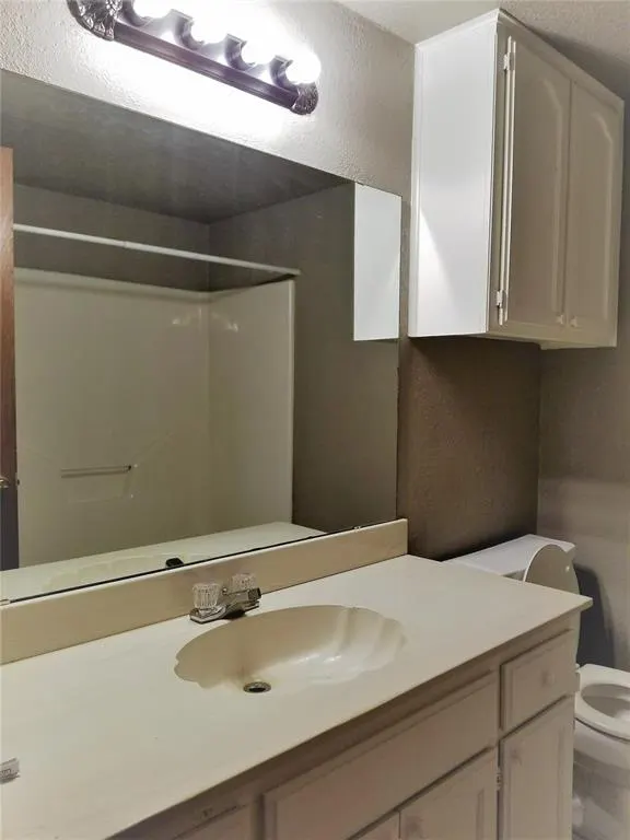 Photo 5 — 2130 Westmore Drive, Moore, OK 73170