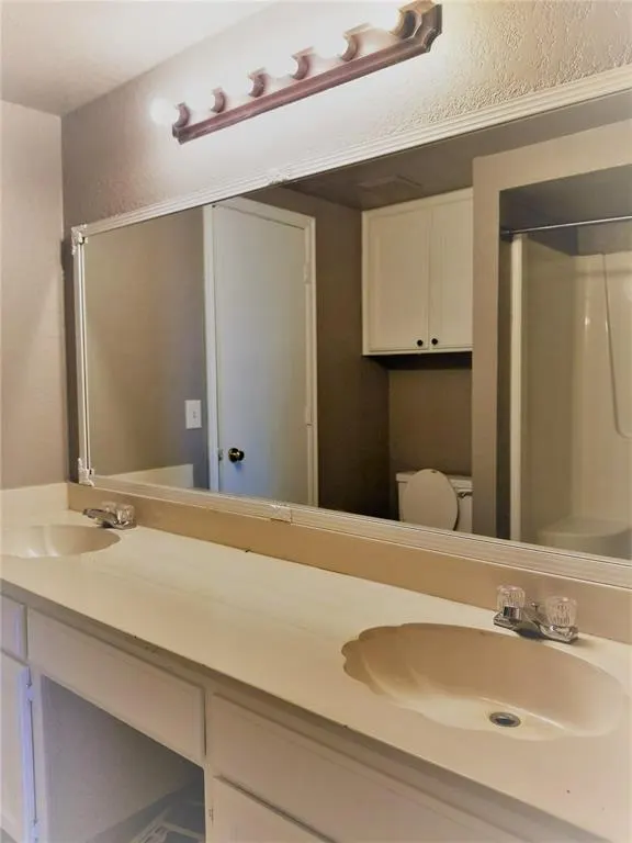 Photo 10 — 2130 Westmore Drive, Moore, OK 73170