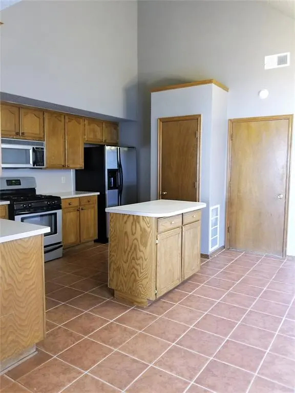 Photo 18 — 2130 Westmore Drive, Moore, OK 73170