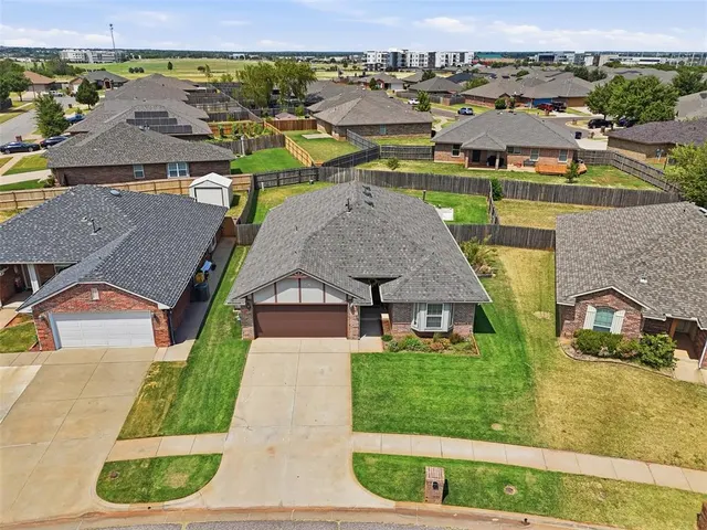 Photo 4 — 1545 NW 125th Street, Oklahoma City, OK 73120