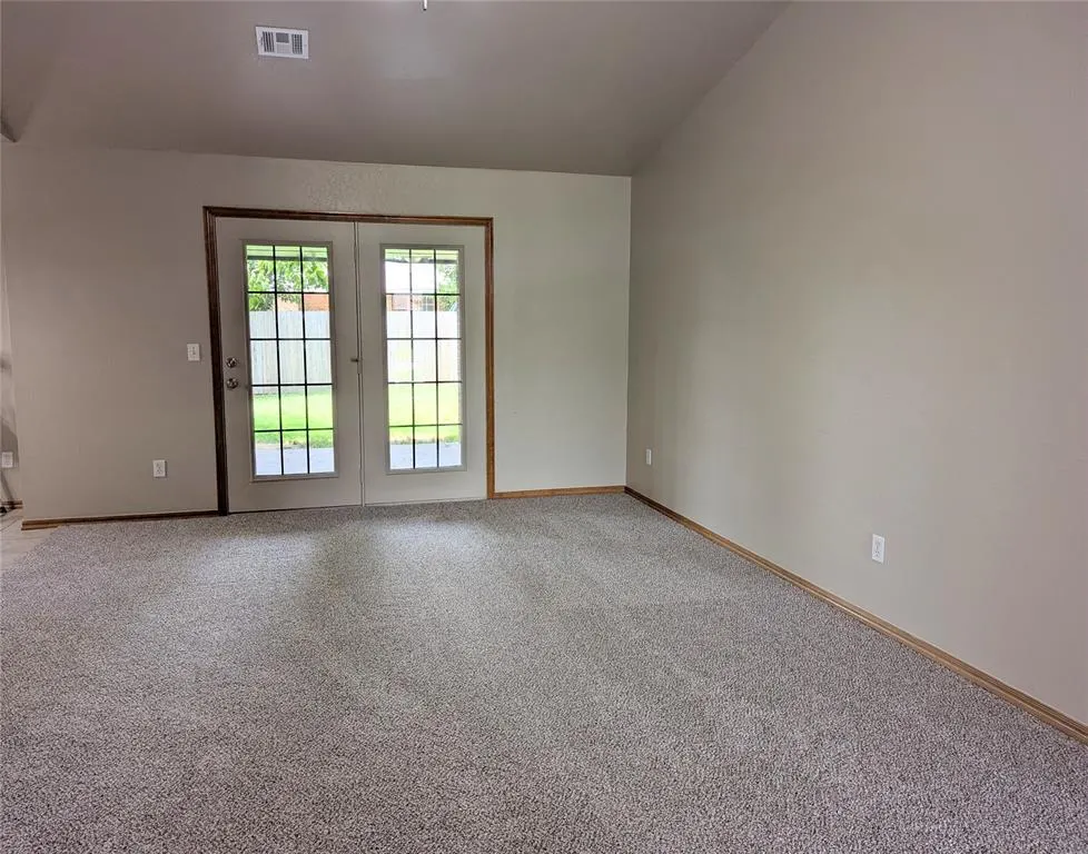 Photo 2 — 517 SW 156th Street, Oklahoma City, OK 73170