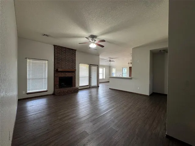 Photo 2 — 420 E Twelve Oaks Terrace, Mustang, OK 73064