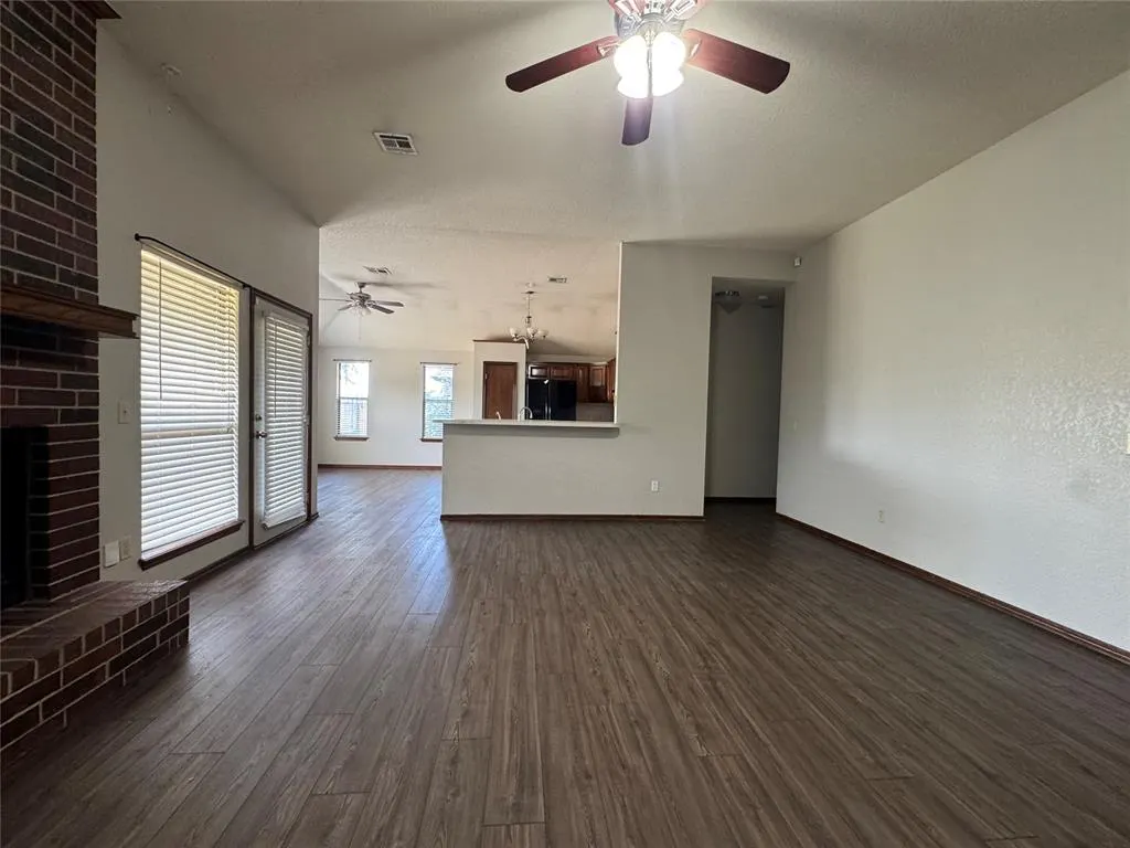 Photo 3 — 420 E Twelve Oaks Terrace, Mustang, OK 73064