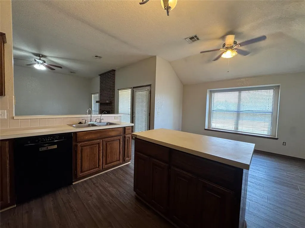 Photo 6 — 420 E Twelve Oaks Terrace, Mustang, OK 73064