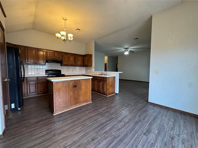 Photo 7 — 420 E Twelve Oaks Terrace, Mustang, OK 73064