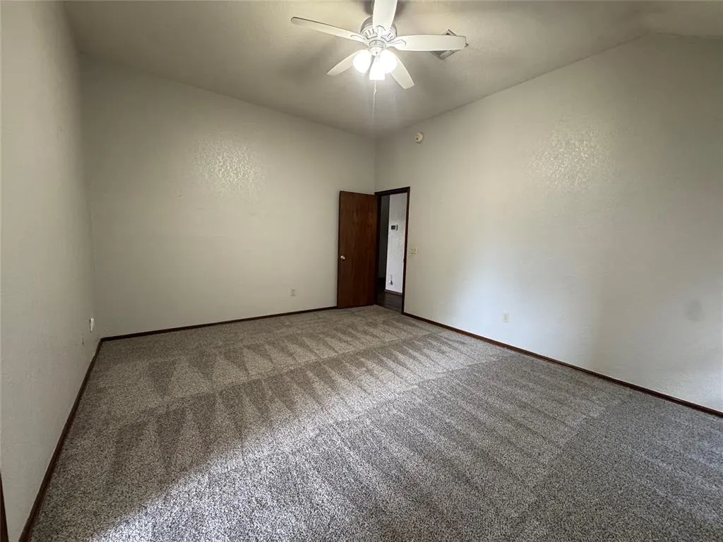 Photo 9 — 420 E Twelve Oaks Terrace, Mustang, OK 73064