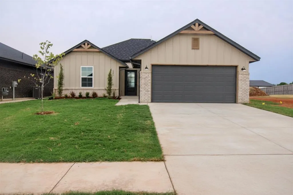 Front exterior — 532 Grand Sycamore Way, Washington, OK 73093