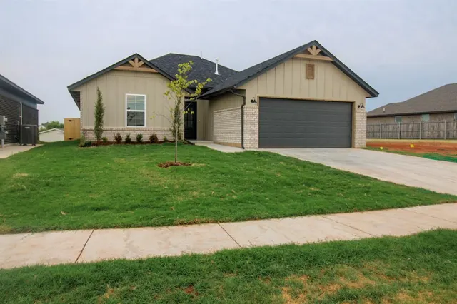 Photo 2 — 532 Grand Sycamore Way, Washington, OK 73093