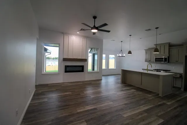Photo 3 — 532 Grand Sycamore Way, Washington, OK 73093