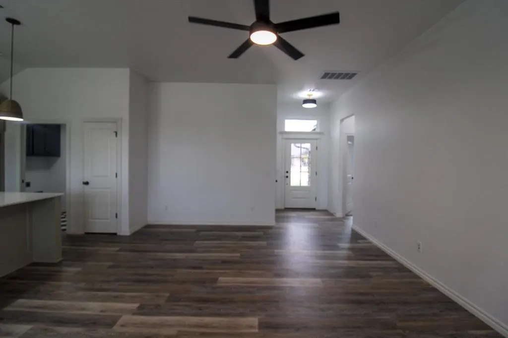 Photo 5 — 532 Grand Sycamore Way, Washington, OK 73093