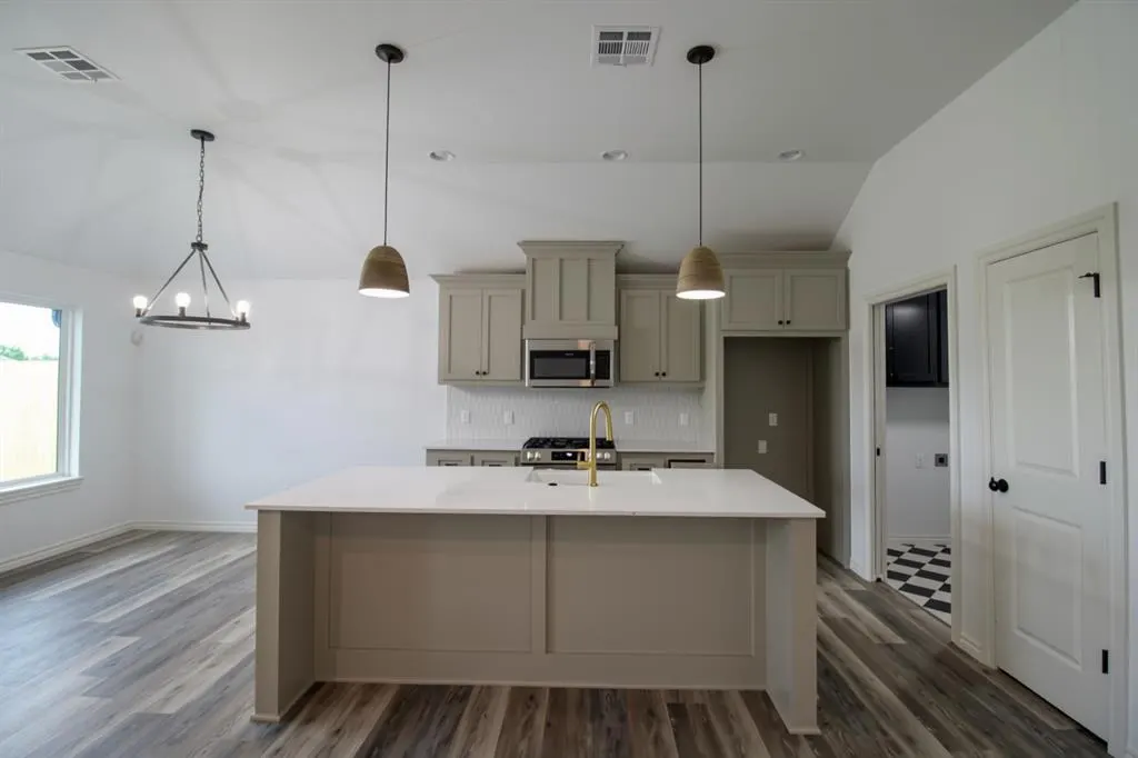 Photo 6 — 532 Grand Sycamore Way, Washington, OK 73093