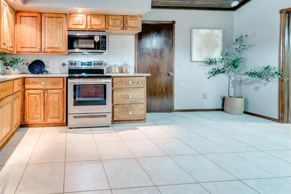 Photo 4 — 2317 NW 113th Street, Oklahoma City, OK 73120