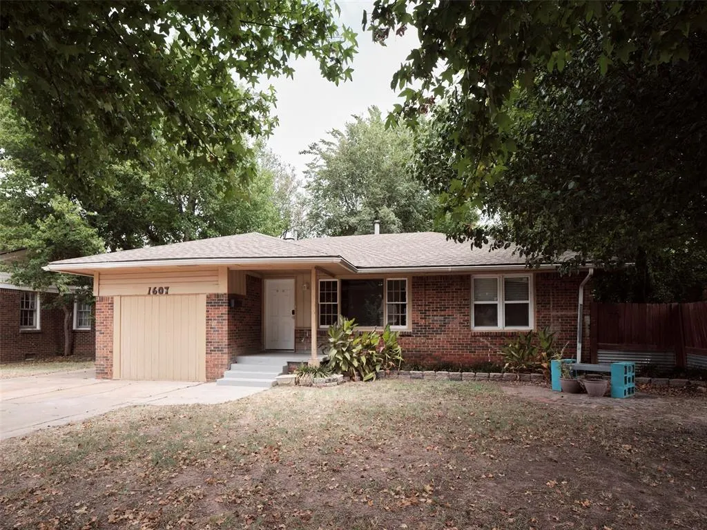 Photo 2 — 1607 Oxford Way, Oklahoma City, OK 73120