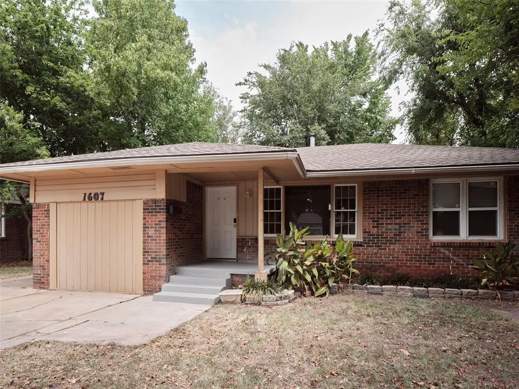 Photo 3 — 1607 Oxford Way, Oklahoma City, OK 73120