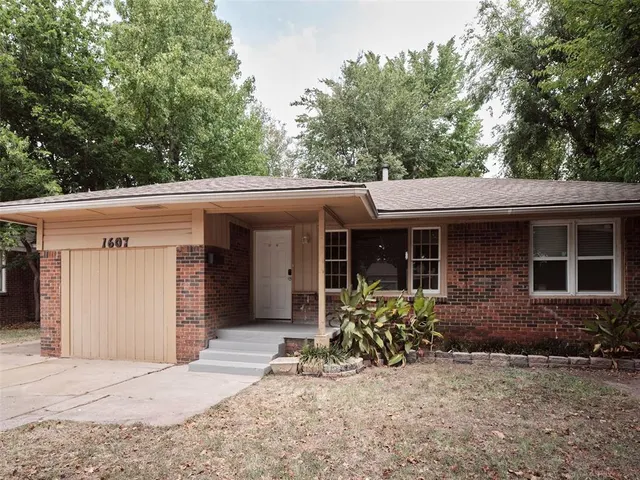 Photo 3 — 1607 Oxford Way, Oklahoma City, OK 73120