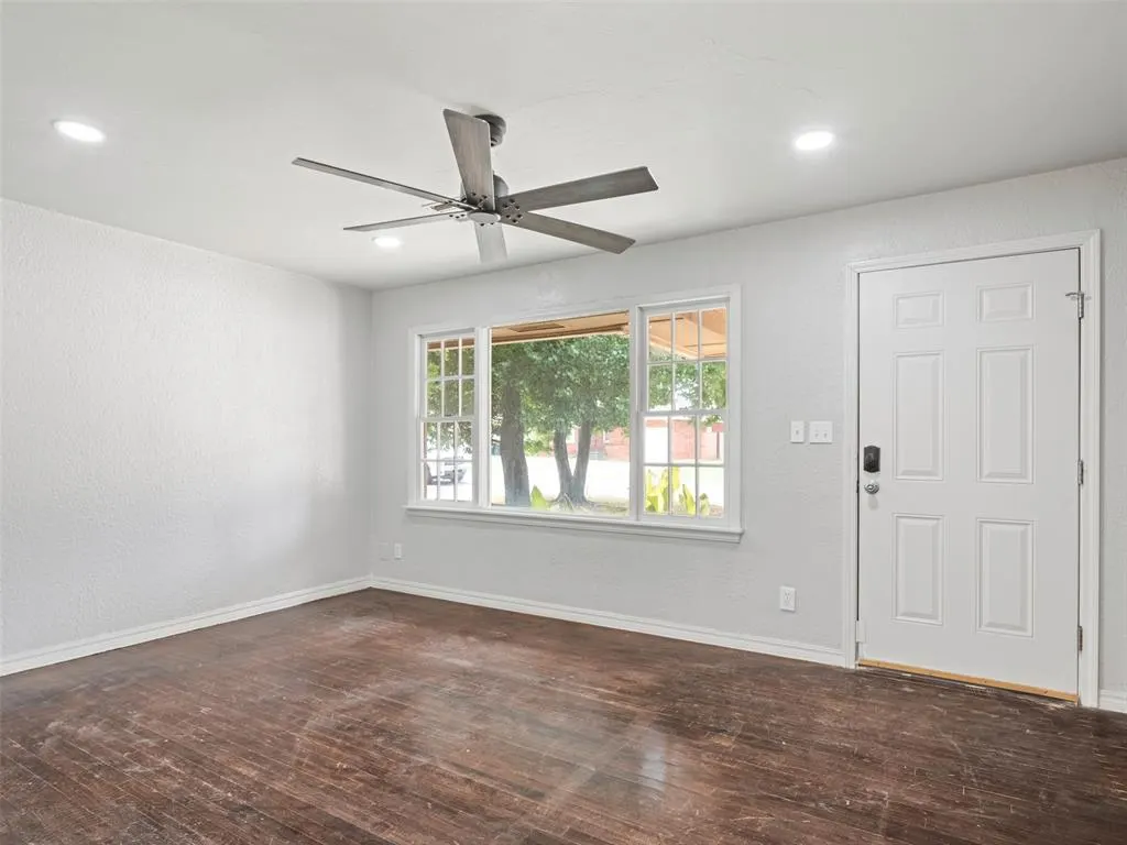 Photo 7 — 1607 Oxford Way, Oklahoma City, OK 73120