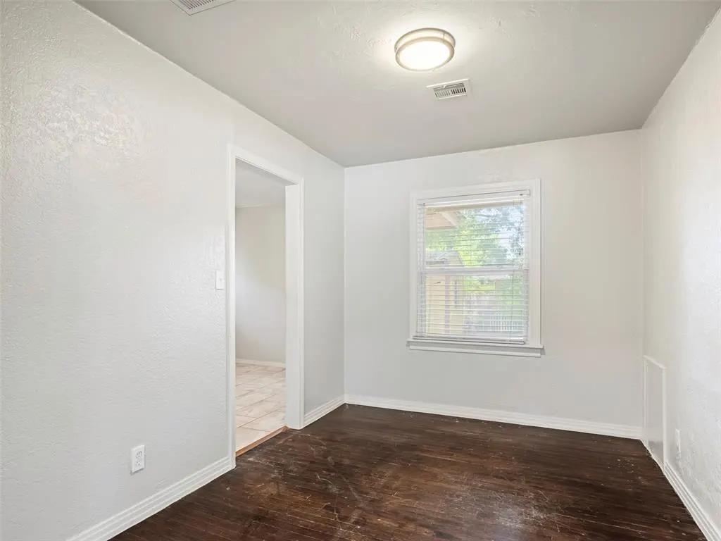 Photo 8 — 1607 Oxford Way, Oklahoma City, OK 73120