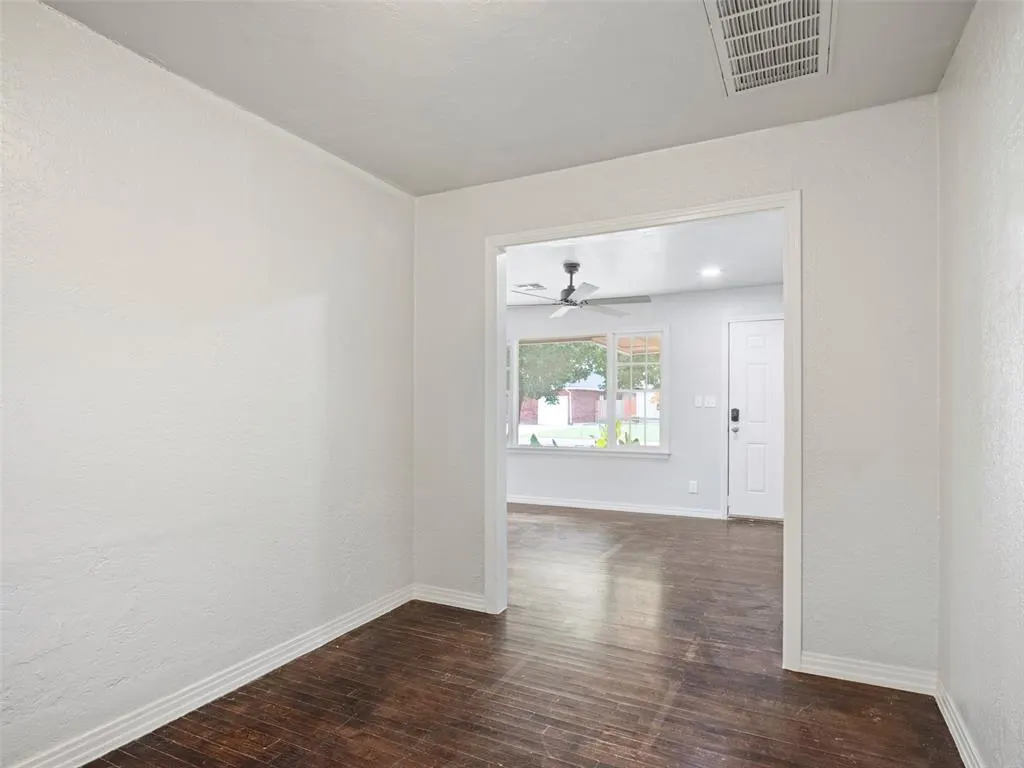 Photo 9 — 1607 Oxford Way, Oklahoma City, OK 73120