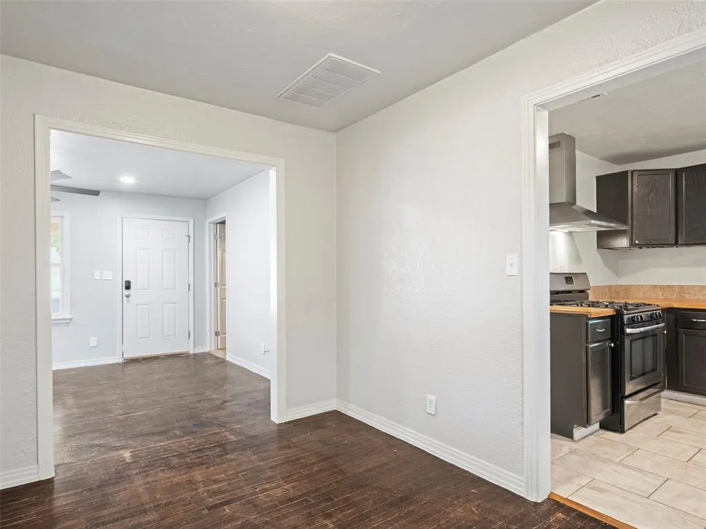 Photo 11 — 1607 Oxford Way, Oklahoma City, OK 73120