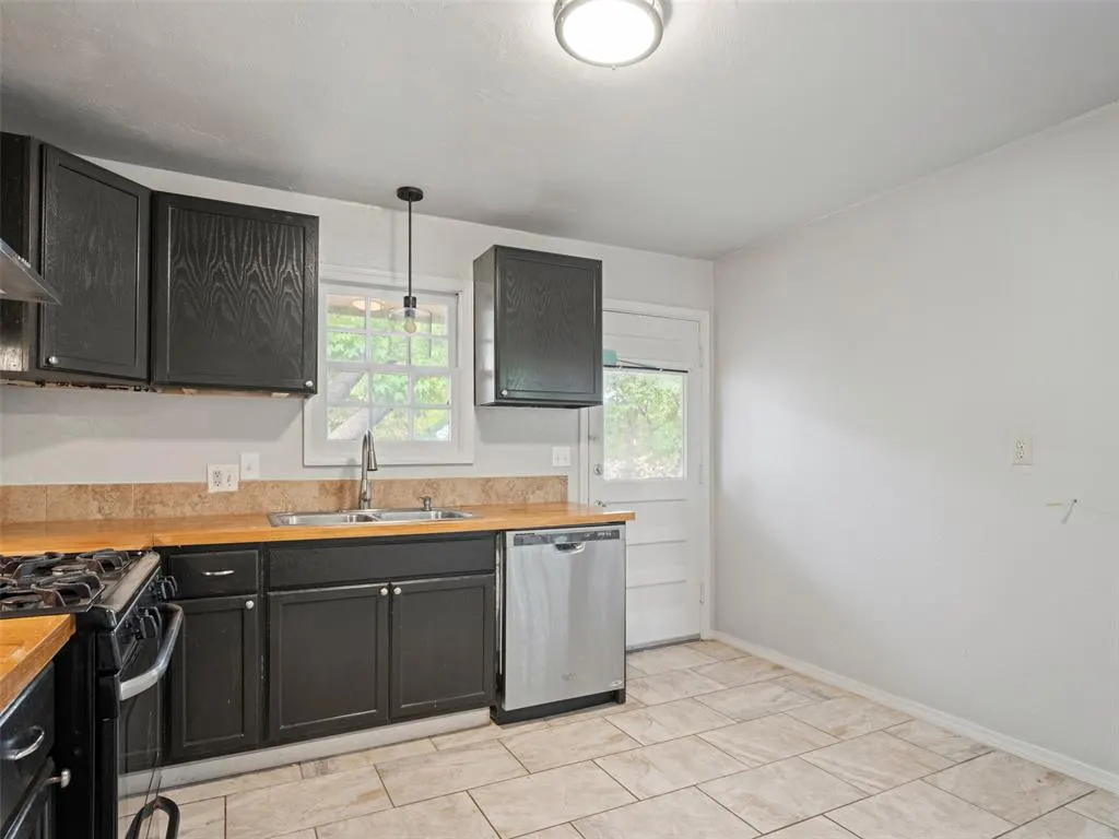 Photo 12 — 1607 Oxford Way, Oklahoma City, OK 73120