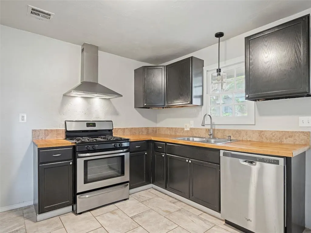 Photo 13 — 1607 Oxford Way, Oklahoma City, OK 73120