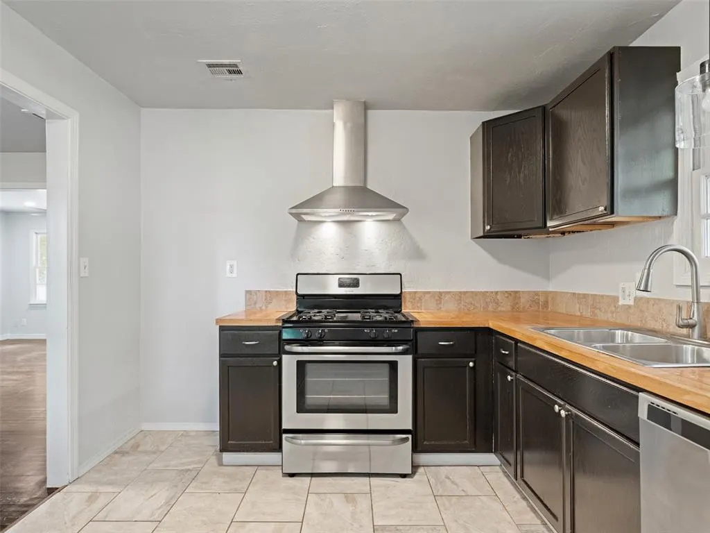 Photo 15 — 1607 Oxford Way, Oklahoma City, OK 73120