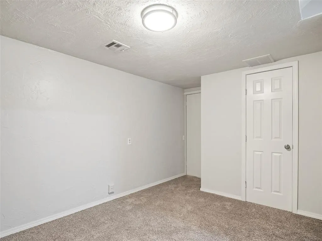 Photo 17 — 1607 Oxford Way, Oklahoma City, OK 73120