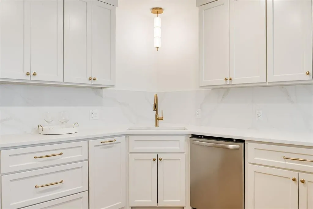 Photo 16 — 6341 Glenbrook Court, Oklahoma City, OK 73118