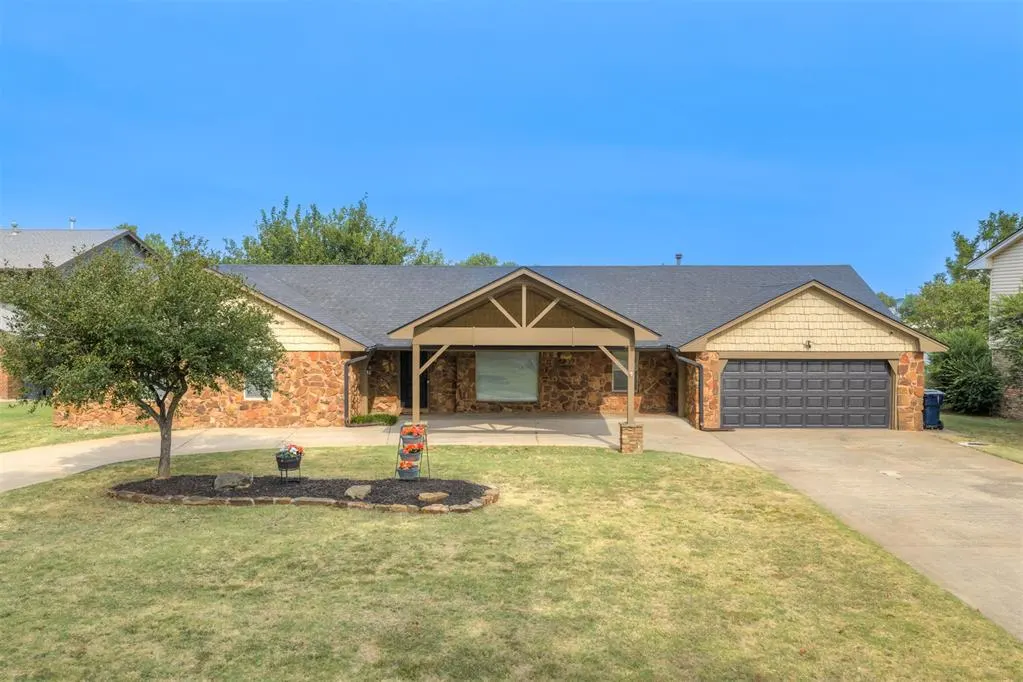 Photo 2 — 10405 Ski Drive, Oklahoma City, OK 73162
