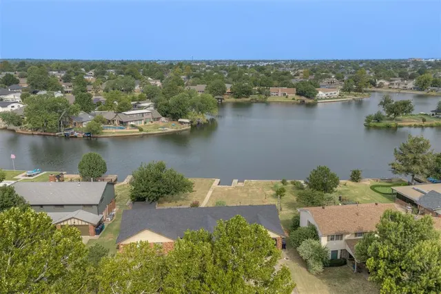 Photo 8 — 10405 Ski Drive, Oklahoma City, OK 73162