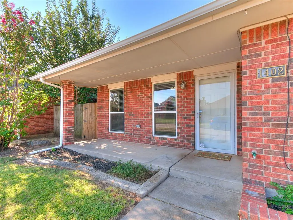 Photo 3 — 1402 SW 23rd Street, Moore, OK 73170